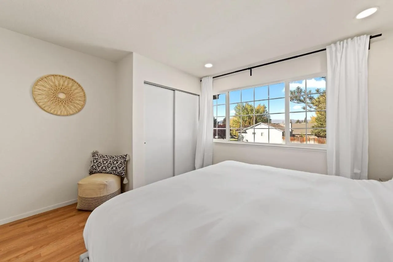 Delightful 4Br Home Nr Downtown Reno W Fireplace